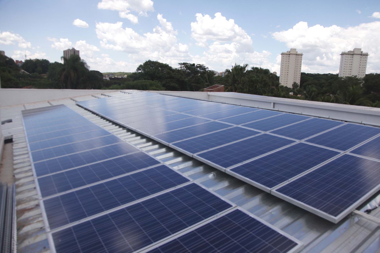 Energia solar pode ajudar a reduzir os custos